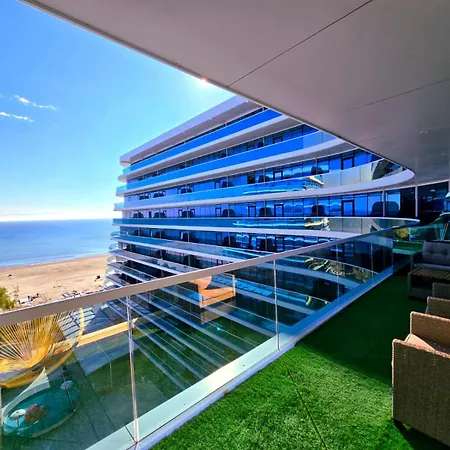 Edyson White Titanic By Endless Summer - Premium Sea View Daire