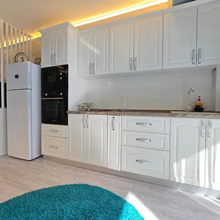 Edyson White Titanic By Endless Summer - Premium Sea View Apartment