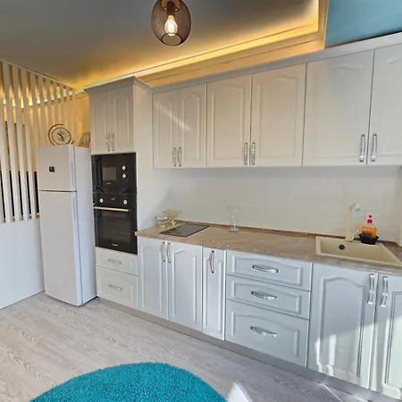 Edyson White Titanic By Endless Summer - Premium Sea View Apartment