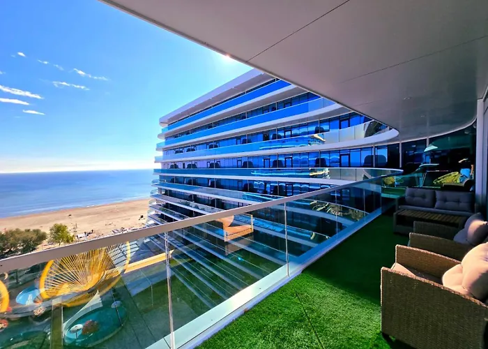 Edyson White Titanic By Endless Summer - Premium Sea View Apartment