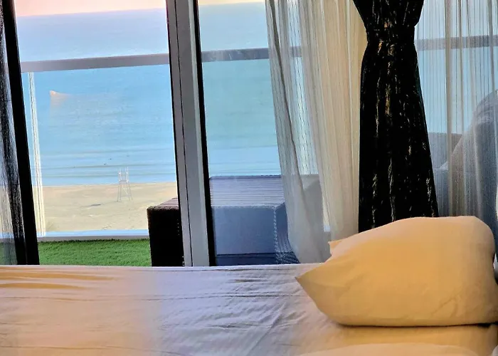 Edyson White Titanic By Endless Summer - Premium Sea View Apartment *