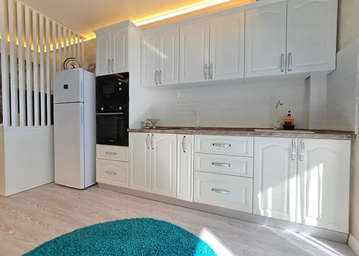 Edyson White Titanic By Endless Summer - Premium Sea View Apartment