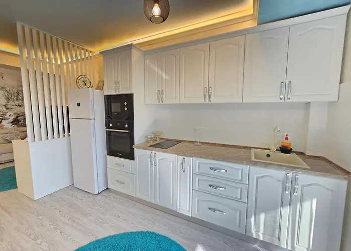 Edyson White Titanic By Endless Summer - Premium Sea View Apartment